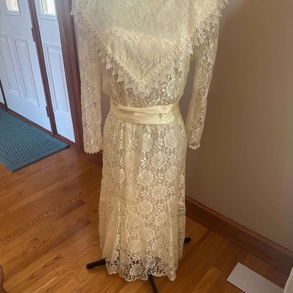 Elegant Cream Lace Dress-Jessica McClintock style